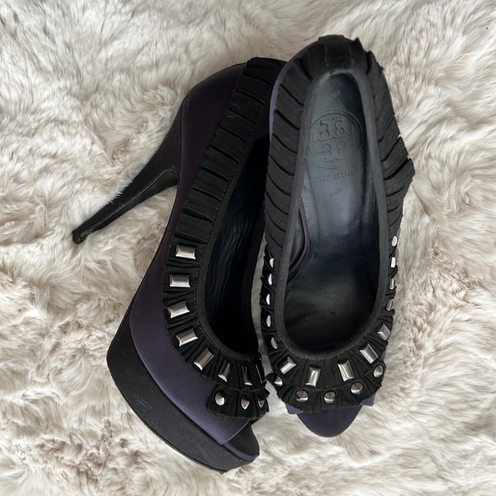 Tory Burch Purple & Black Studded Satin Platform Pleated Peep Toe Heels. Size 8 - Picture 1 of 15